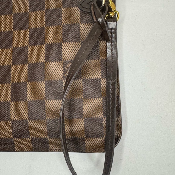 LOUIS VUITTON
Neverfull Pochette Damier Ebene Wristlet Pouch Rose Ballerine - Picture 2 of 12